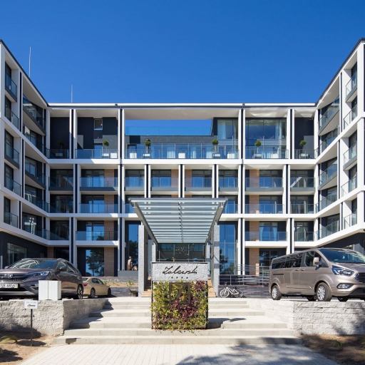 Zalewski, Hotel 1